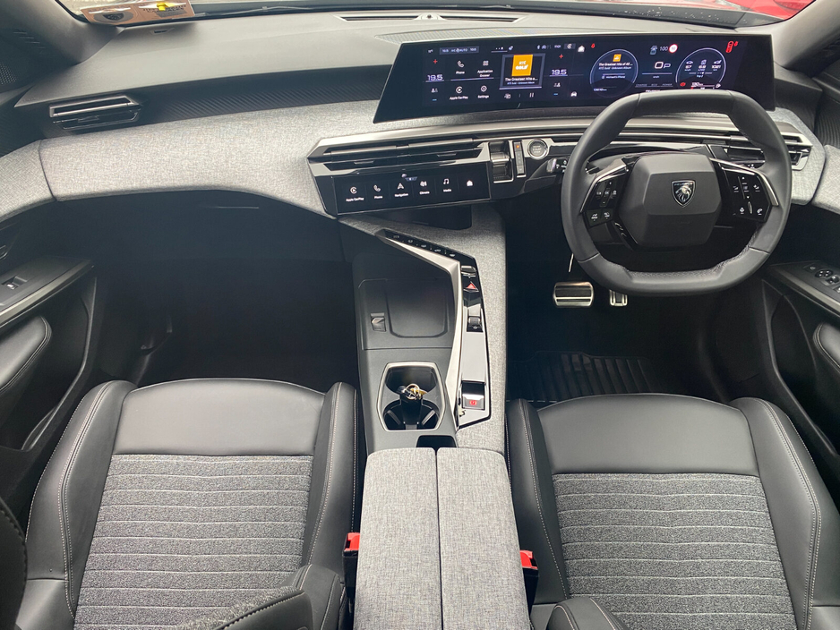 2025 Peugeot 5008 1.2 MHEV 145bhp E-DCS6 Allure €47,900