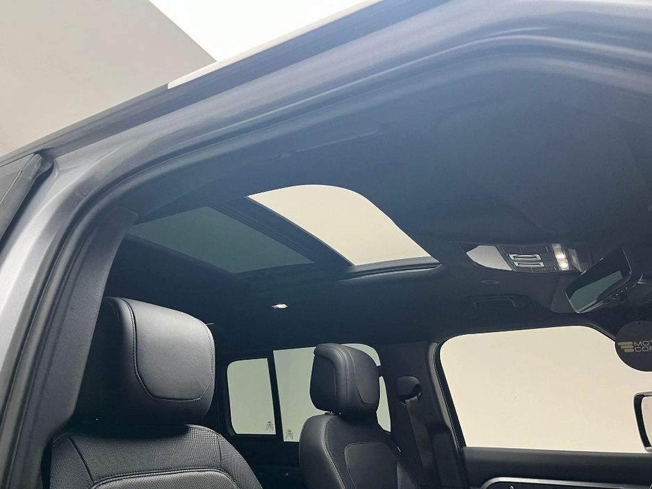 2024 Land Rover Defender HSE X-DYNAMIC P400E €87,990
