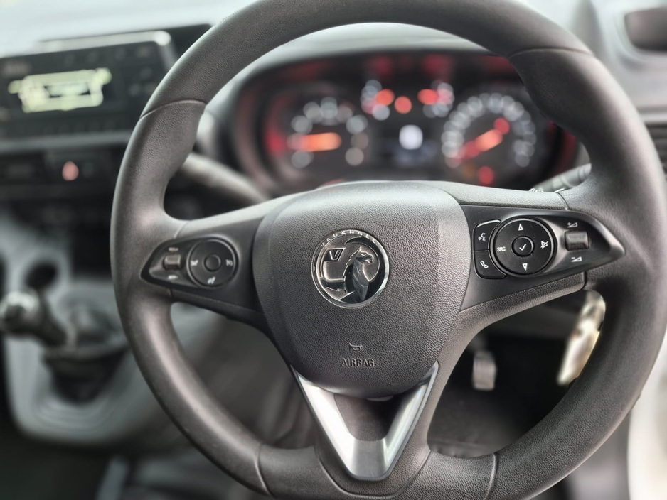 2021 Opel Combo Van L2H1 Spec fully plylined in rear with side loding door and double opening rear doors new CRVT test trade in wanted €12,750