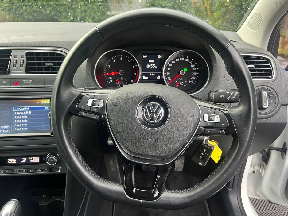 2016 Volkswagen Polo HIGHLINE 1.2 TSI AUTO // FULL SERVICE HISTORY // LEATHER/ALCANTARA HEATED SEATS // REVERSE CAMERA €13,900