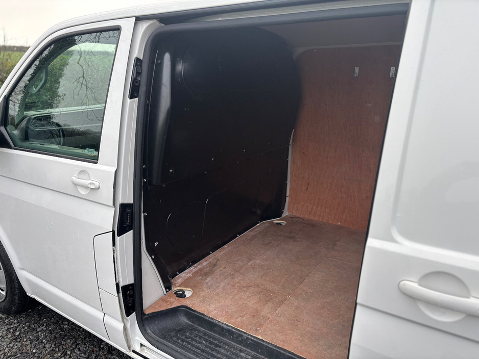 2021 Volkswagen Transporter  €19,998