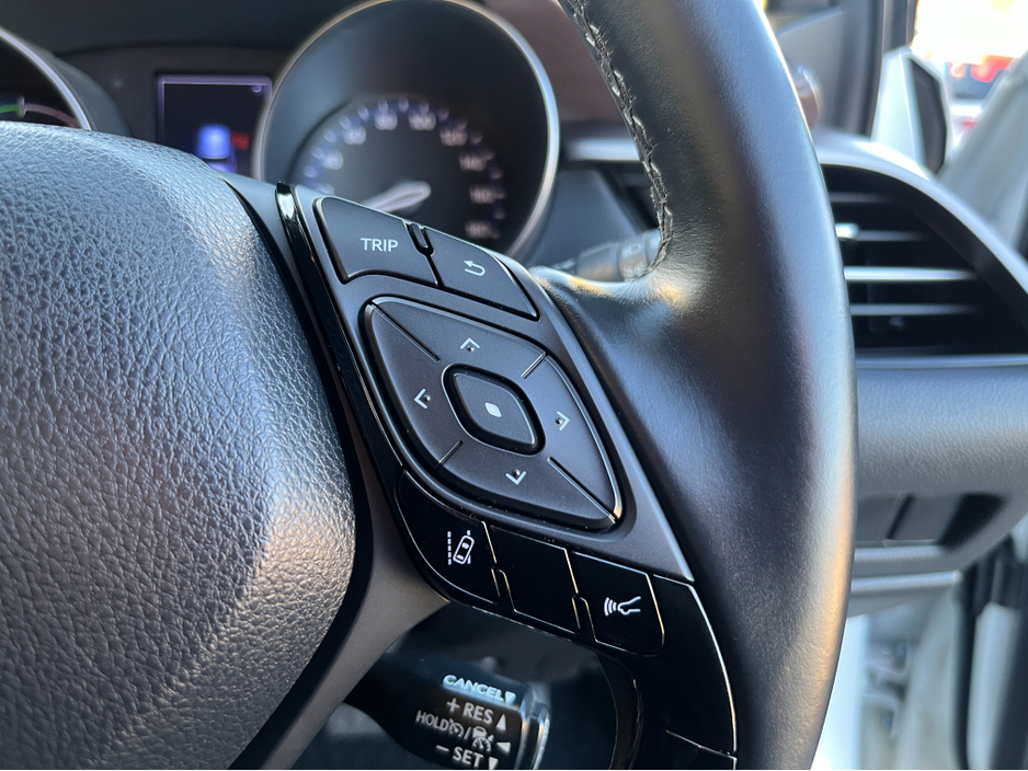 2019 Toyota C-HR SOL HYBRID AUTOMATIC 1.8 PETROL //HIGH SPEC//FULL LEATHER HEATED SEATS//KEYLESS ENTRY//REVERSE CAMERA// €20,950