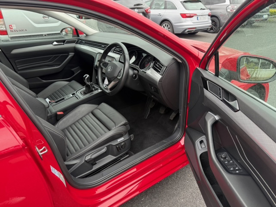 2022 Volkswagen Passat SEL TDI €32,995