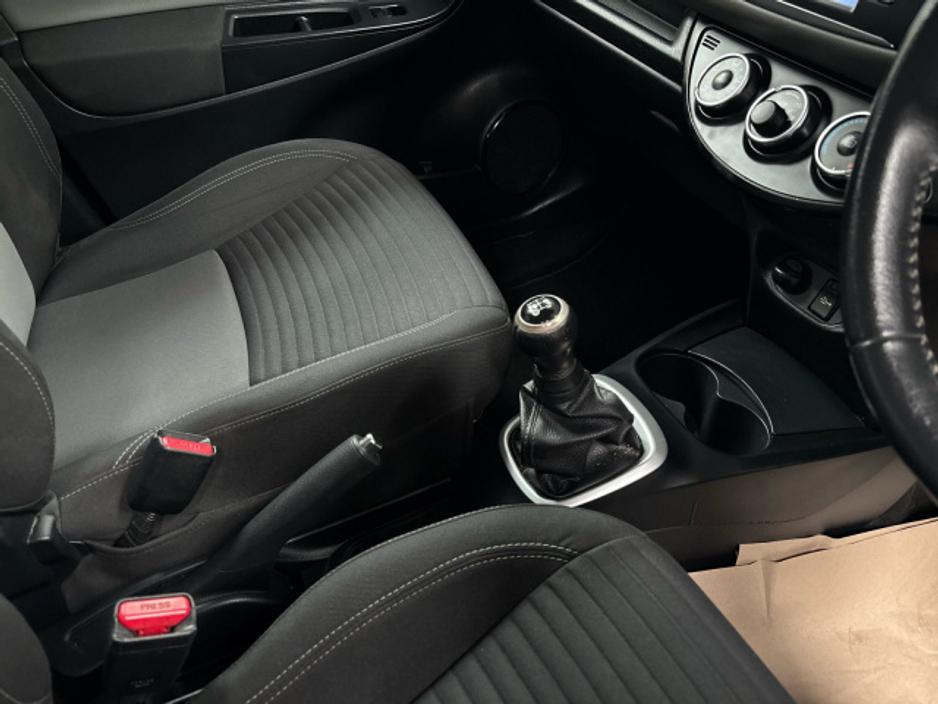 2017 Toyota Yaris 1.0 LUNA 4DR €13,750