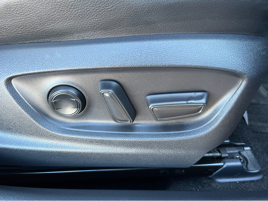 2019 Toyota Camry WS HYBRID AUTOMATIC 2.5 PETROL //KEYLESS ENTRY//ADAPTIVE CRUISE CONTROL//LEATHER SEATS// €24,950