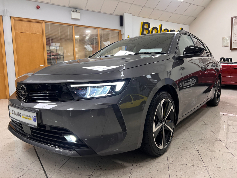 2024 Opel Astra As New (242) AUTOMATIC DIESEL Sports Tourer ELEGANCE As New Tint Kms Superb Value www.bolands.ie Est.1955 €30,750