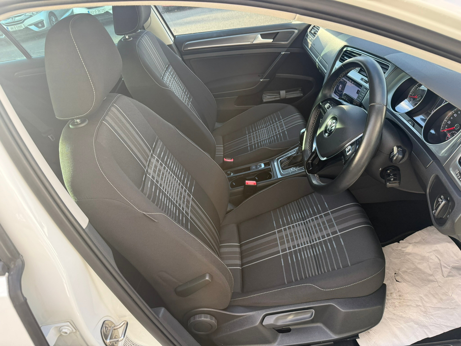 2015 Volkswagen Golf  €14,990