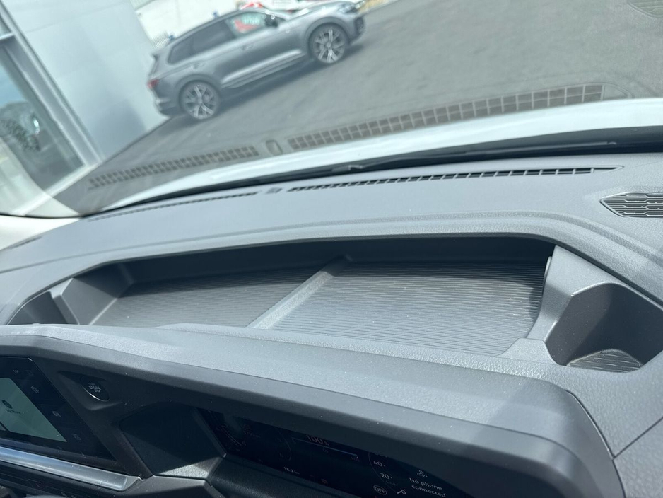 2025 Volkswagen Transporter  €33,475