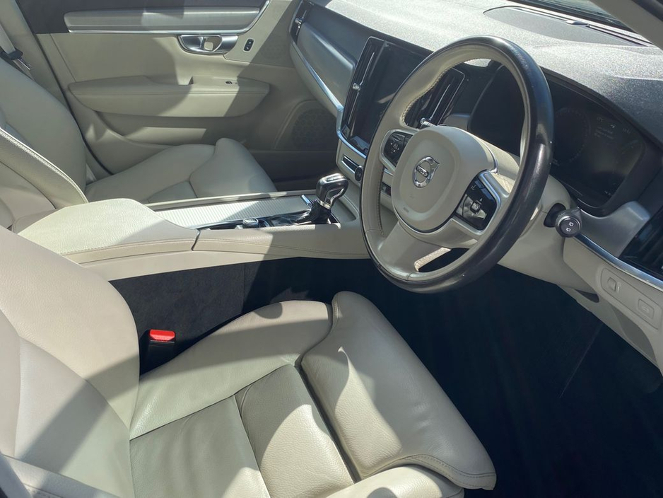 2020 Volvo V90 2.0 D4 Momentum Plus Auto 190bhp €31,900