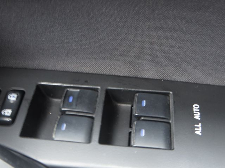 2015 Toyota Auris 1.8 HYBRID 5DR LUX €10,950