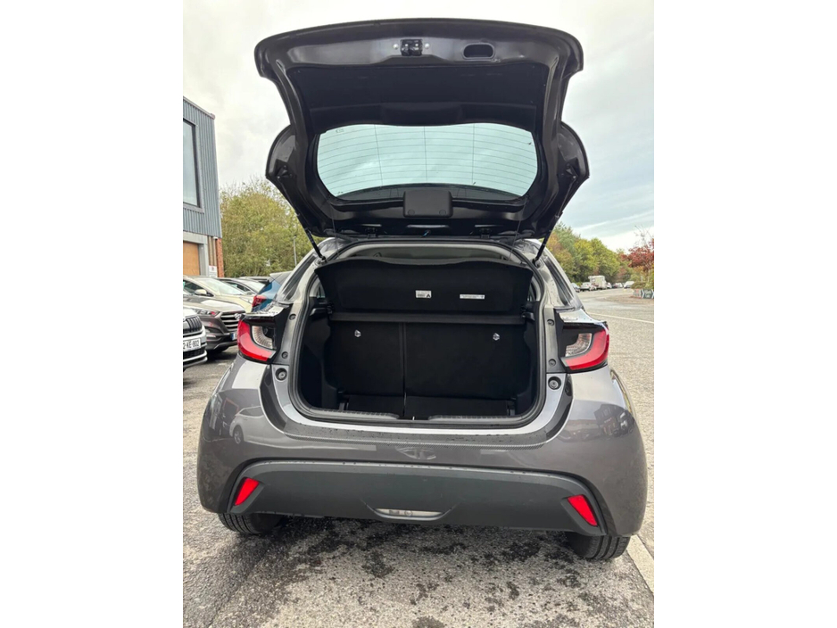 2022 Toyota Yaris 1.5 Hybrid 5Dr Luna €16,000