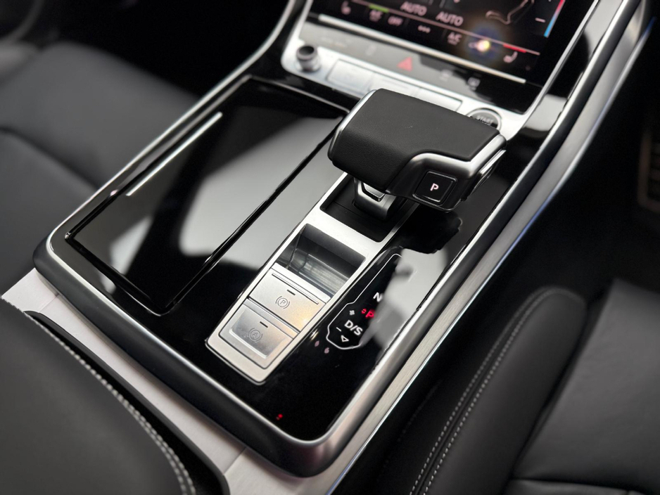 2025 Audi Q8 55 TFSI E S LINE 394HP QUATTRO €94,990