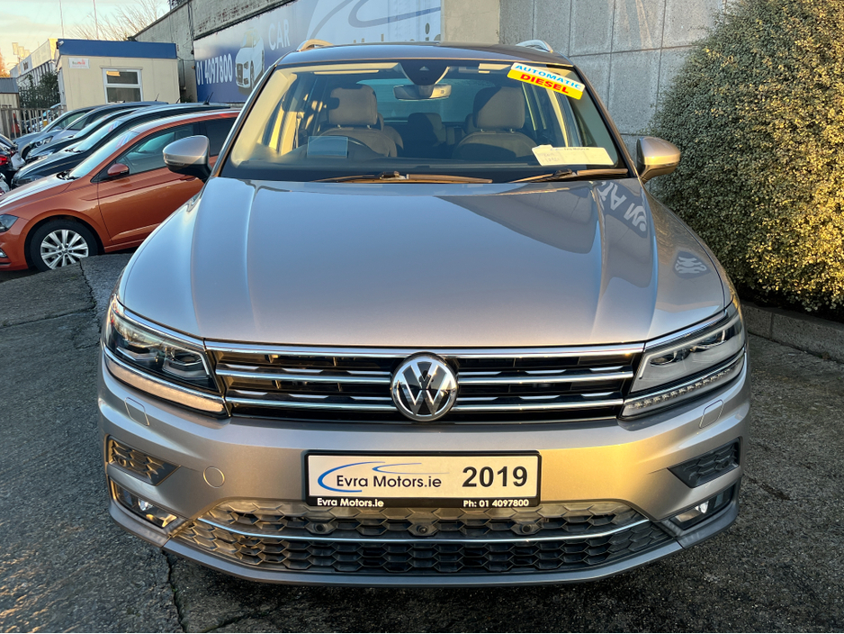 2019 Volkswagen Tiguan HIGHLINE 4MOTION AUTOMATIC 2.0 DIESEL //HIGH SPEC//360 PARKING CAMERAS//FRONT AND REAR HEATED SEATS//POWER TAILGATE//HEAD UP DISPLAY//