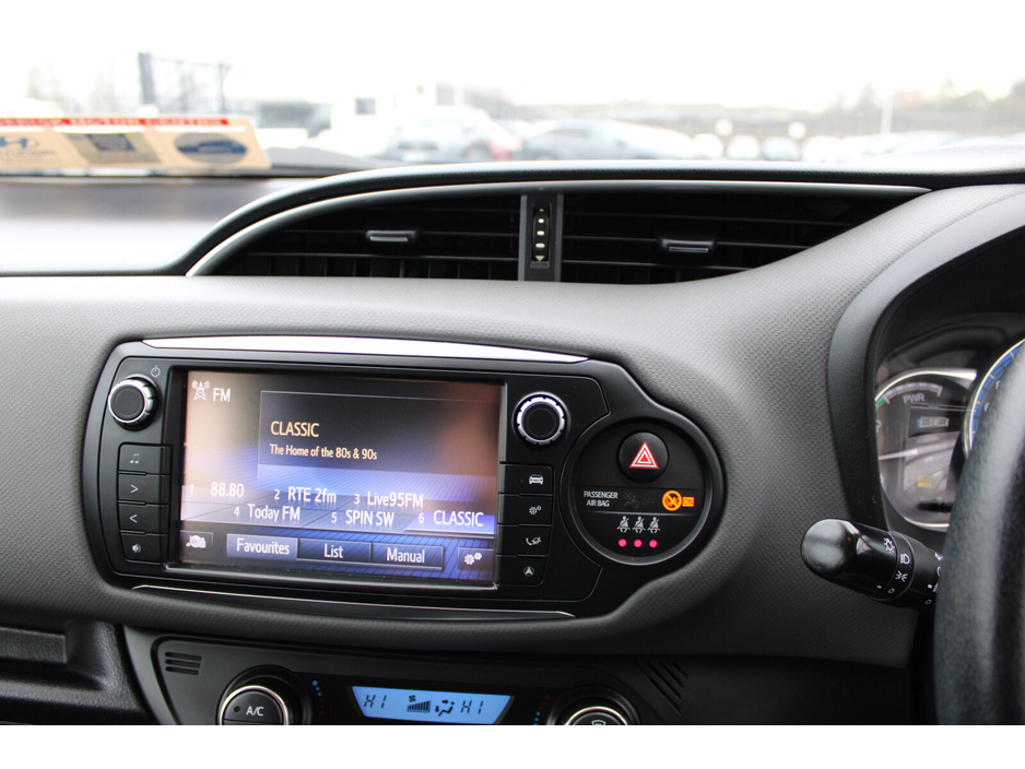 2017 Toyota Yaris Hybrid Luxury €14,950