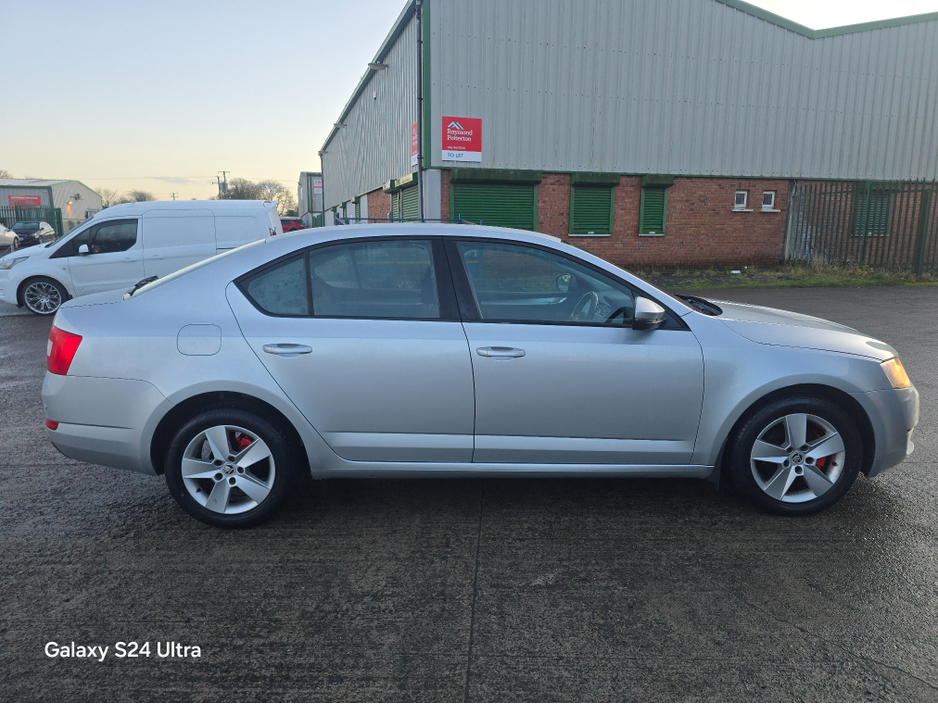 2015 Skoda Octavia AMBITION 1.6 TDI 105HP DSG 4 4DR AUTO €9,750