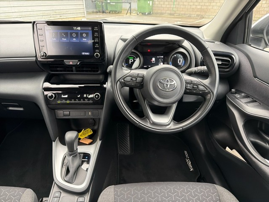 2023 Toyota Yaris Cross LUNA HYBRID AUTOMATIC // REAR CAMERA // AIR CON // SMART ENTRY/SMART START // TOYOTA SAFETY SENSE // FULL WARRANTY €27,445