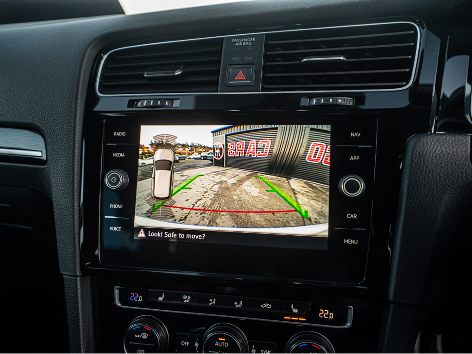 2017 Volkswagen Golf 172 Golf 1.0tsi HIGHLINE/FSH/High spec/1yr warrant €16,888