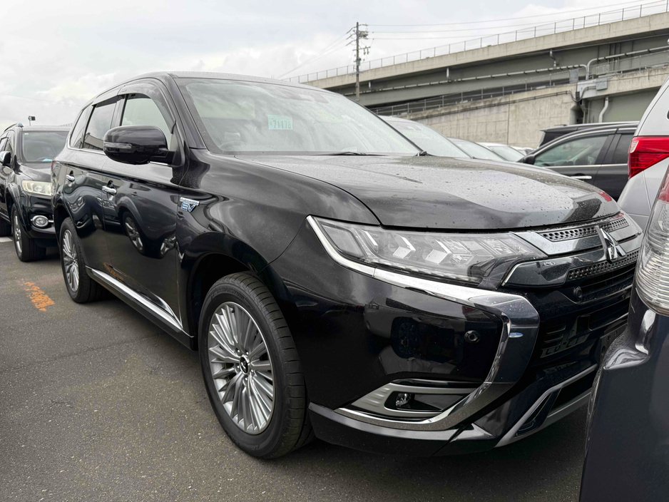 2020 Mitsubishi Outlander G 4WD HYBRID PLUG IN AUTOMATIC 2.4 PETROL //HIGH SPEC//HALF LEATHER HEATED SEATS//KEYLESS ENTRY//ADAPTIVE CRUISE CONTROL//HEATED STEERING WHEEL//