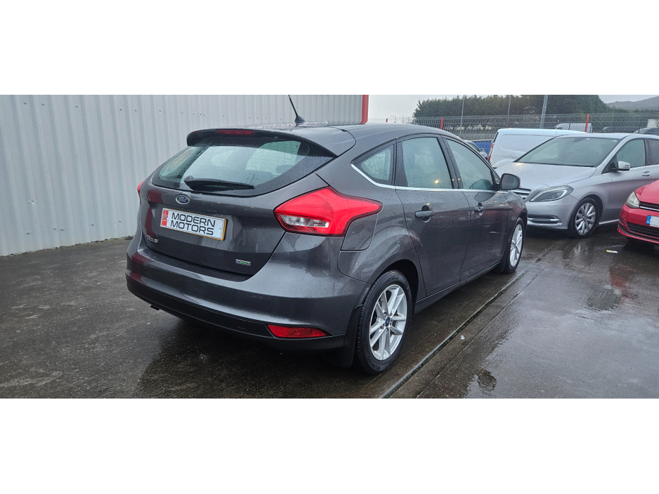 2015 Ford Focus ZETEC eco 100bhp very low miles €8,750