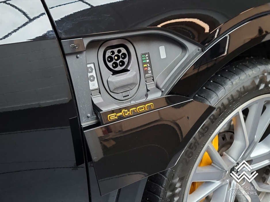 2022 Audi e-tron 55 quattro S Line €41,950