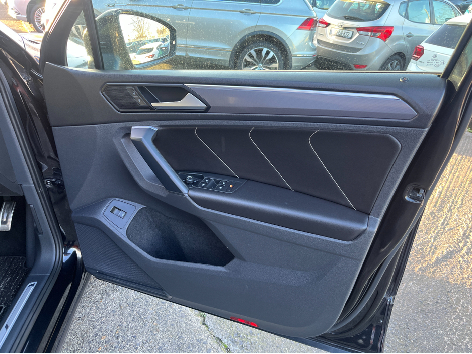 2020 Volkswagen Tiguan R-LINE 4MOTION AUTOMATIC 2.0 DIESEL //HIGH SPEC//360 PARKING CAMERAS//HEAD UP DISPLAY//HEATED FRONT AND REAR SEATS// €34,950