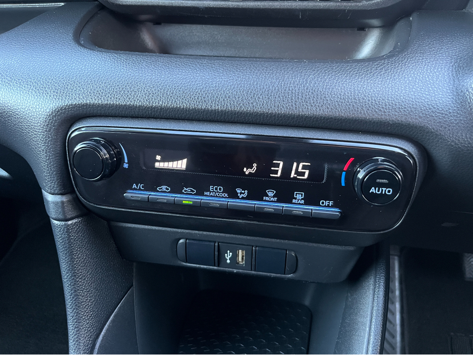 2021 Toyota Yaris X HYBRID AUTOMATIC 1.5 PETROL //KEYLESS ENTRY//REVERSE CAMERA//ADAPTIVE CRUISE CONTROL// €16,950