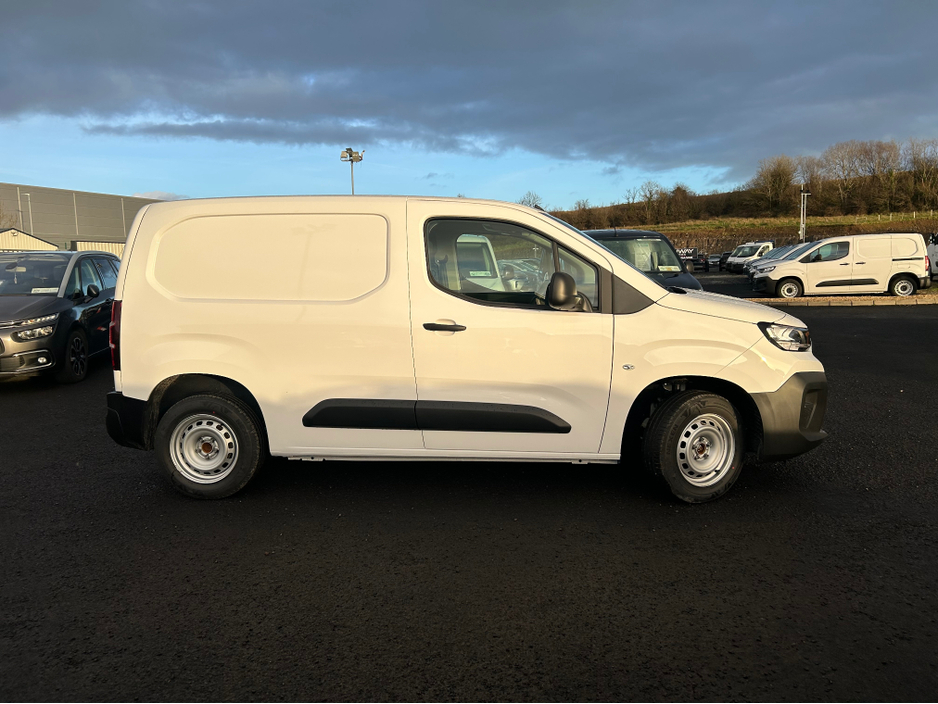 2025 Citroen Berlingo LWB 1000kg, ex vat €23,577