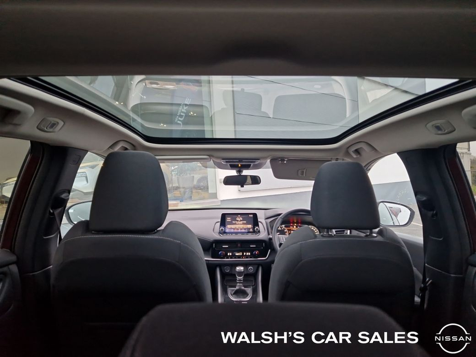 2022 Nissan Qashqai 1.3 HYB SV + Glass Roof Pack €25,950