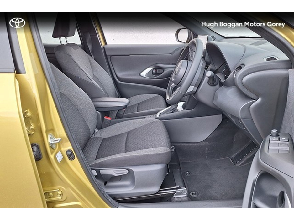 2023 Toyota Yaris Cross CR CROSS LUNA SPORT 4DR AUTO €27,950