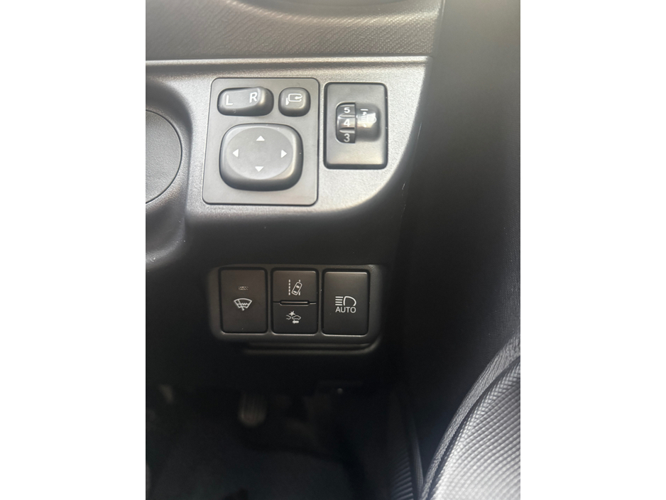 2020 Toyota Aqua 2020 Toyota Aqua Hybrid Auto – Silver, Low Running Costs €12,495