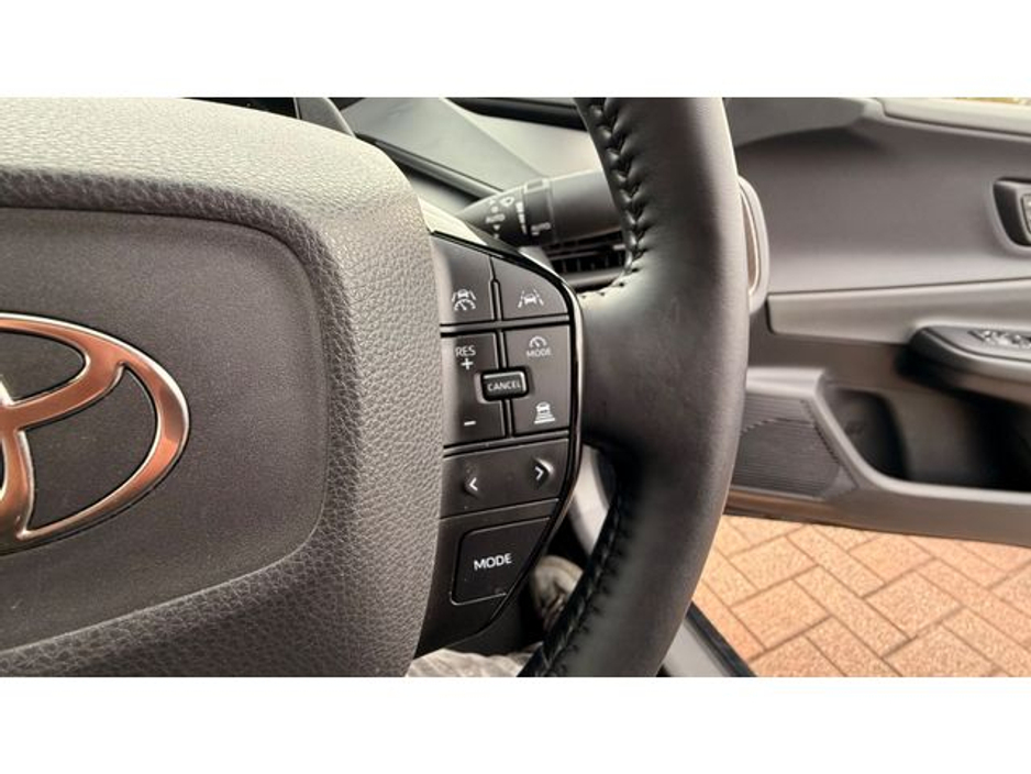 2023 Toyota Prius Prius Plug-in Hybrid 4DR Auto €31,990