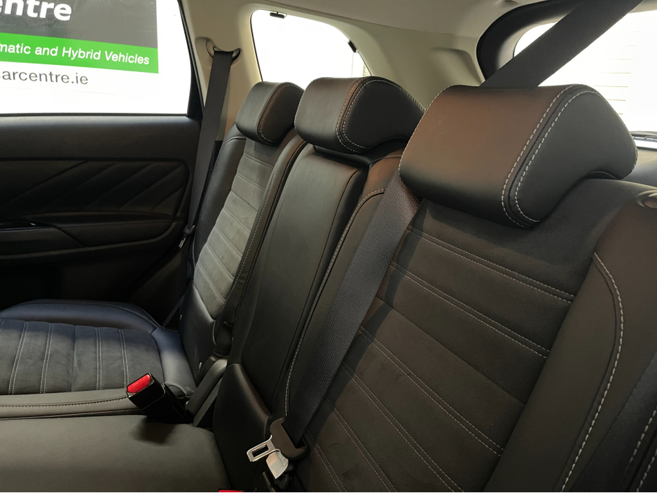 2017 Mitsubishi Outlander HYBRID 2.0 PHEV AUTOMATIC 5DR MODEL  www.bolandscarcentre.ie €17,900