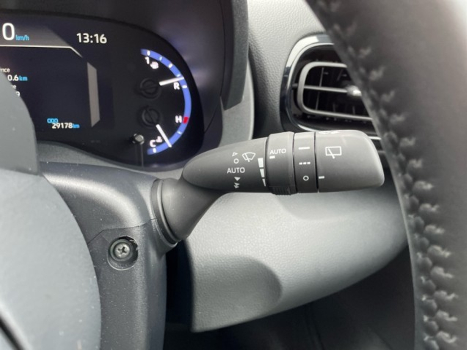 2024 Toyota Yaris Cross - LunaSport - BiTone - 1.5 Hybrid - Automatic - 1 Free Service @ 45,000 kms - EUR 180 Tax // Remote Central Locking // Front Electric Windows // Rear Electric Windows // Electric Mirrors // Heated Mir €29,799