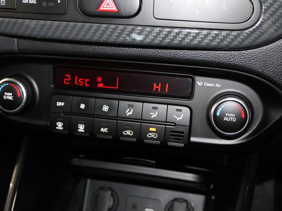 2017 Kia Carens 7 Seater EX 5DR €13,999