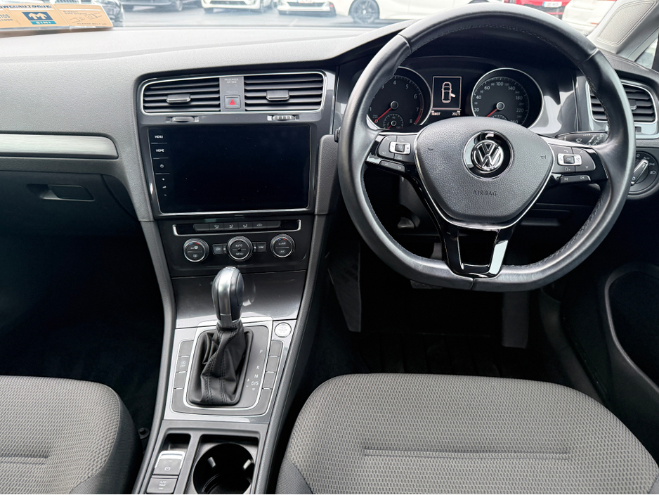 2017 Volkswagen Golf COMFORTLINE 1.2 AUTOMATIC * REAR VIEW CAMERA, AUTO LIGHTS, ADAPTIVE CRUISE CONTROL, POWERED FOLDING HEATED MIRRORS, LUMBAR SUPPORT, 2 KEYS, TOUCH SCREEN RADIO, MULTIFUNCTION STEERING WHEEL* €17,950