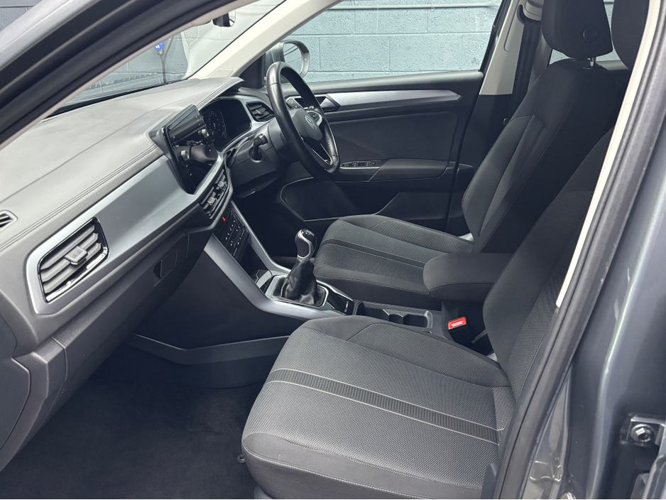 2022 Volkswagen T-Roc LIFE 1.0 TSI MANUAL 6SPEED FWD 1 €24,960