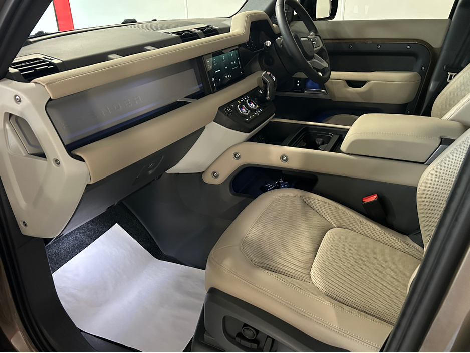 2023 Land Rover Defender 110 2.0 P400 SE ONE OWNER FSH €74,950