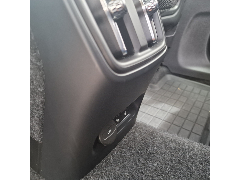 2023 Volvo XC40  €34,950