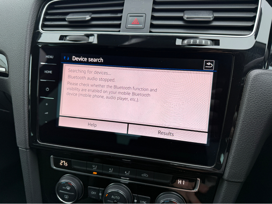 2017 Volkswagen Golf COMFORTLINE 1.2 AUTOMATIC * REAR VIEW CAMERA, AUTO LIGHTS, ADAPTIVE CRUISE CONTROL, POWERED FOLDING HEATED MIRRORS, LUMBAR SUPPORT, 2 KEYS, TOUCH SCREEN RADIO, MULTIFUNCTION STEERING WHEEL* €17,950