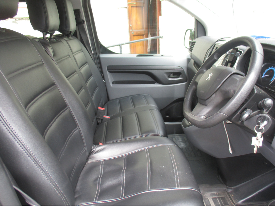 2022 Peugeot Expert E COMBI  50KW 9 SEATER €26,500