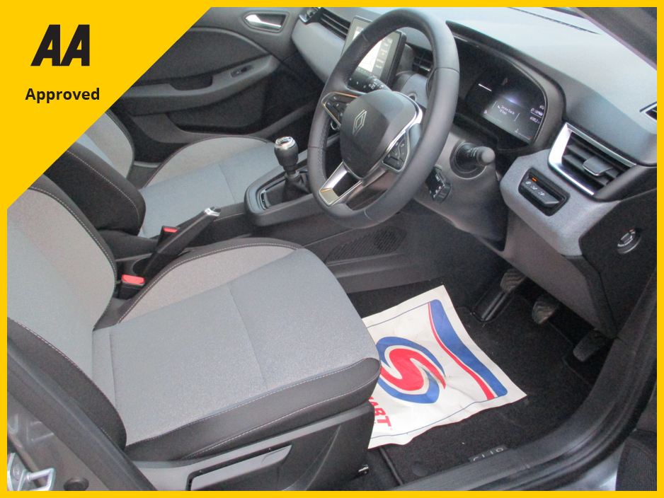 2025 Renault Clio EVOLUTION  WITH ONLY 6105KMS HIGH SPEC WITH SAT NAV AND REAR PARKING SENSORS FULLY SERVICED AND READY TO GO €25,950