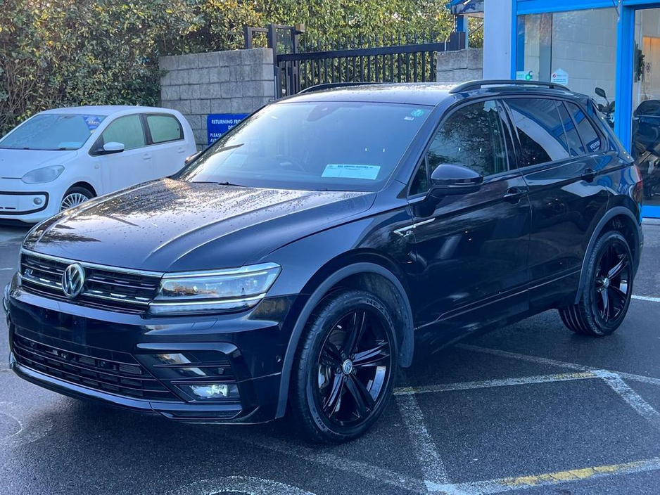 2018 Volkswagen Tiguan R-LINE 2.0 TDI 4MOTION // BLACK EDITION // HEADS-UP DISPLAY // 360 SURROUND PARKING CAMERAS €28,950