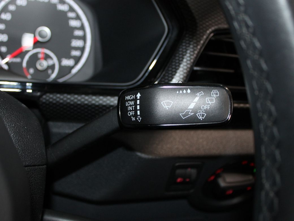 2020 Volkswagen T-Cross Life 1.0 TSI M5F 95HP 5DR €19,999