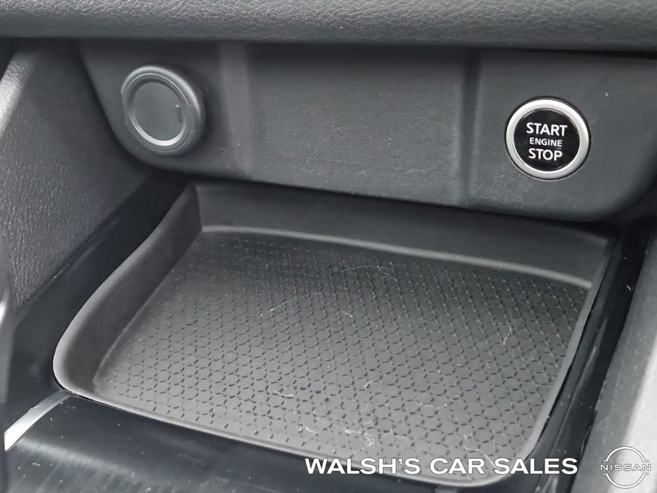 2022 Nissan Qashqai 1.3 HYB SV + Glass Roof Pack €25,950