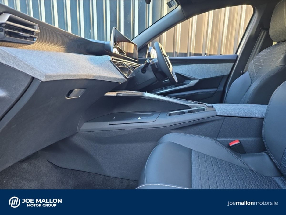 2026 Peugeot 5008 New Model Allure. 73Kwh Electric. (7Seats) €54,895