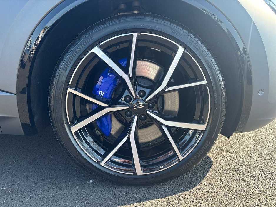 2025 Volkswagen Touareg 3.0 TSI PHEV 462HP R €115,975