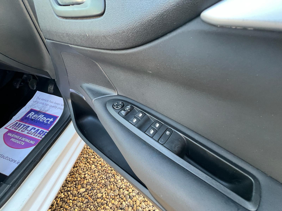 2013 Citroen C4 ==1.6 HDI SELECTION//PAN ROOF//NEW NCT//SERVICED== €4,945