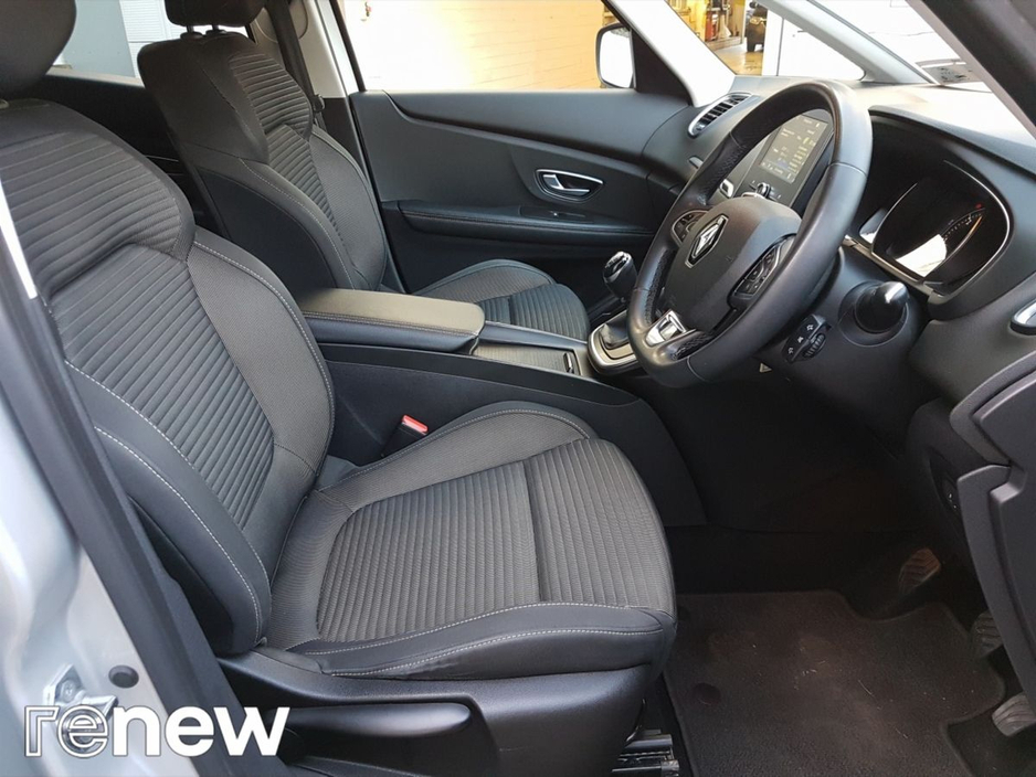 2020 Renault Grand Scenic 1.75 Blue dCi 120 EDC Iconic €21,995