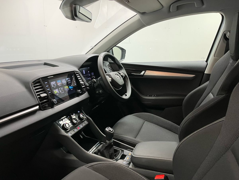 2025 Skoda Karoq Selection 2.0TDI 115BHP - Reversing Camera - Climate Control - Cruise Control - Auto Lights/Wipers - Apple CarPlay/Android Auto €36,950