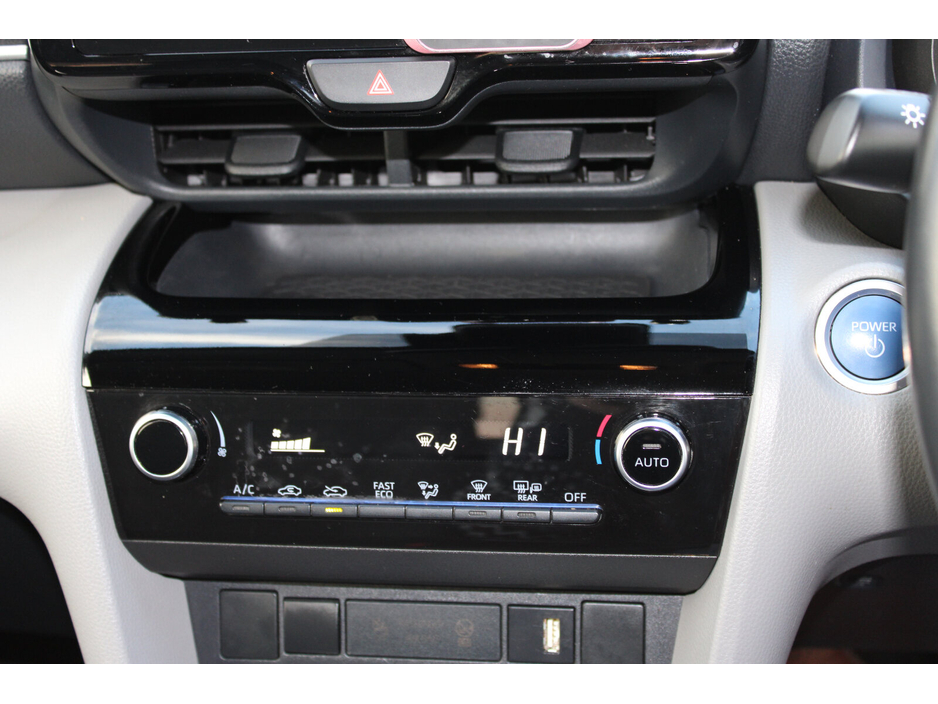 2022 Toyota Yaris Cross 1.5 Hybrid CVT Luna €23,950